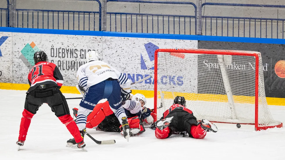 Sundsvall petar in segerpucken efter en tilltrasslad situation.