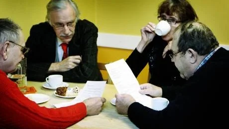 Rolig tävling.  Olle Ronsten, Kjell Jarebjörk och Sylvia Mattson gillar Gutar frågar Gutar.
