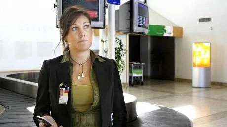 Flygplatschef. Visby flygplats är fortsatt stängd, men enligt Annika Nyberg kan läget snabbt ändras. "Om luftrummet öppnas kan vi ta emot plan som exempelvis behöver omdirigeras och det kan ju vara värdefullt."Foto: Maja Pedersen