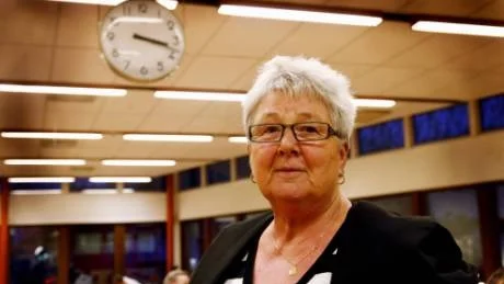 Arg. Maj-Britt Fallgren, ordförande i FUB på Gotland, är minst sagt upprörd över att de utvecklingsstörda får ta nästan hälften av socialförvaltningens besparingar.