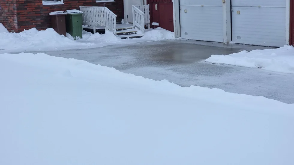 Ajajaj, en vattenläcka är inte roligt att drabbas av i smällkylan. Men vad gäller egentligen för försäkringen? Det reder vi ut här.