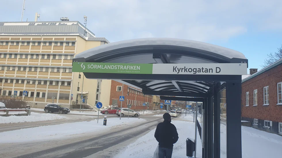 Signaturen "Lj" tycker inte att det här väderskyddet blev bra.