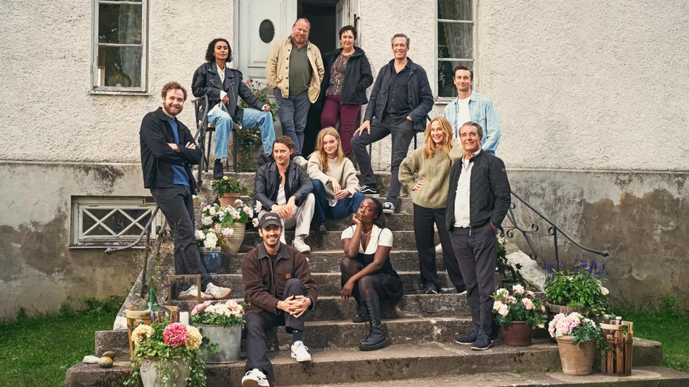 Netflix-produktionen "Love Fårever" spelades in under hösten, rollistan innehåller flera tunga namn.
