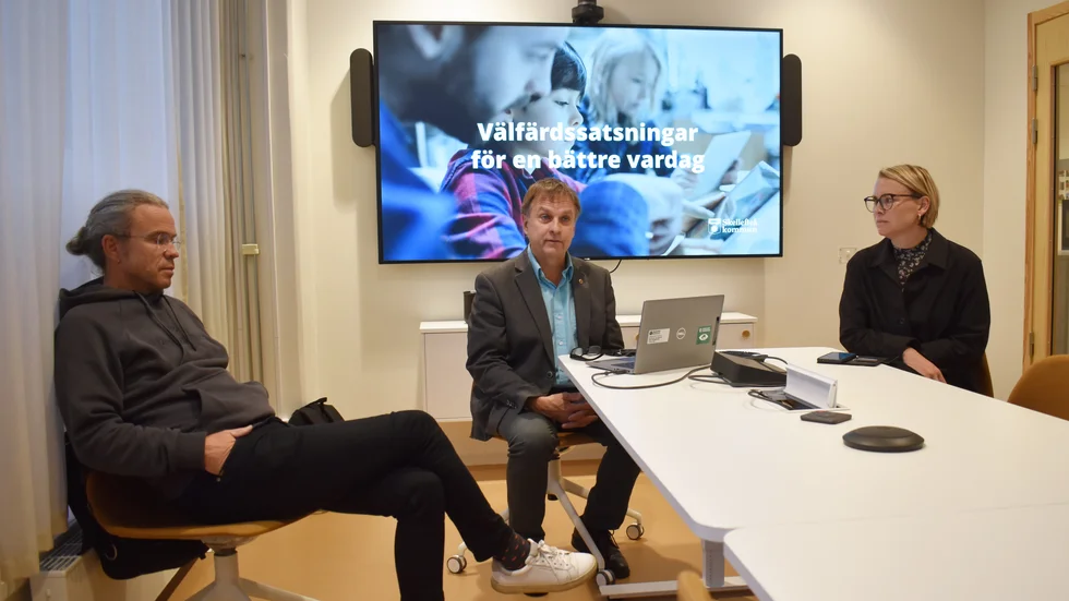 Ett reviderat budgetförslag för 2024 presenterades på torsdagsmorgonen av de tre kommunalråden Joakim Wallström (V), Lorents Burman, S, Evelina Fahlesson, S.