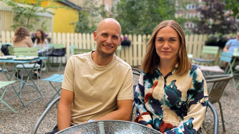 Alexander och Emma Lindblom var färdiga med livet i Stockholm och längtade efter ett hus och närhet till natur. Trots att ingen av dem kommer från Norrköping kändes staden helt rätt, och drömmen blev verklighet genom ett tv-program. "Vi ångrar oss inte", säger de.
