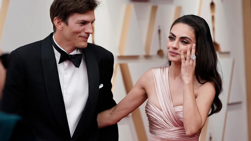 Ashton Kutcher och Mila Kunis ber om ursökt för de brev de skrev till rätten till stöd för den numera våldtäktsdömde tidigare kollegan Danny Masterson. Arkivbild.