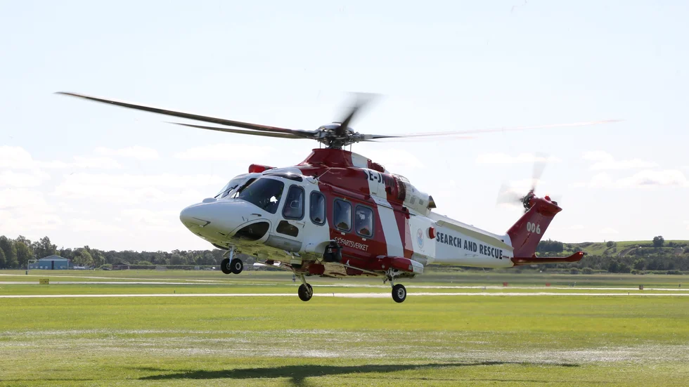 Tre av Sjöfartsverkets helikoptrar, från Stockholm, Visby och Kristianstad, deltar i sjö- och flygräddningsövningen.