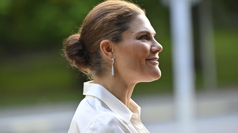 Kungen bör lämna över tronen till Victoria, anser en majoritet av tillfrågade personer. Arkivbild.