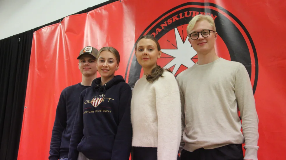 Här är Enköpingsparen som ska representera Sverige under VM i Boogie Woogie. Från vänster: Felix Freidman, Lina Granö, Amanda Berglind och Valdemar Selgeryd.