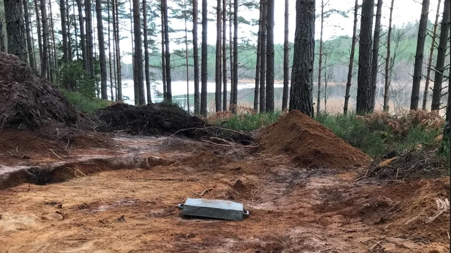 Intill sjön Gullvagnen (bilden) och kring Böksjön har arkeologer hittat flera platser med fynd från äldre stenålder. 