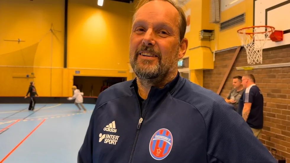 Jonny Hawee, tränare i Örsundsbro IF, har följt många av spelarna genom pojklagen. "Vi är fortfarande ett väldigt ungt lag", säger han.