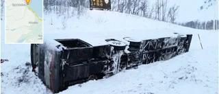 Bussolycka i Björkliden – 50-tal passagerare ombord: "Har vält"