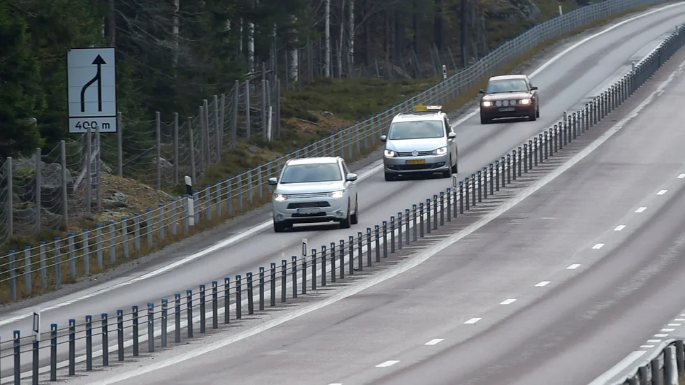Två bilister försmäktar bakom en oskarshamnare på en 2+1-väg.