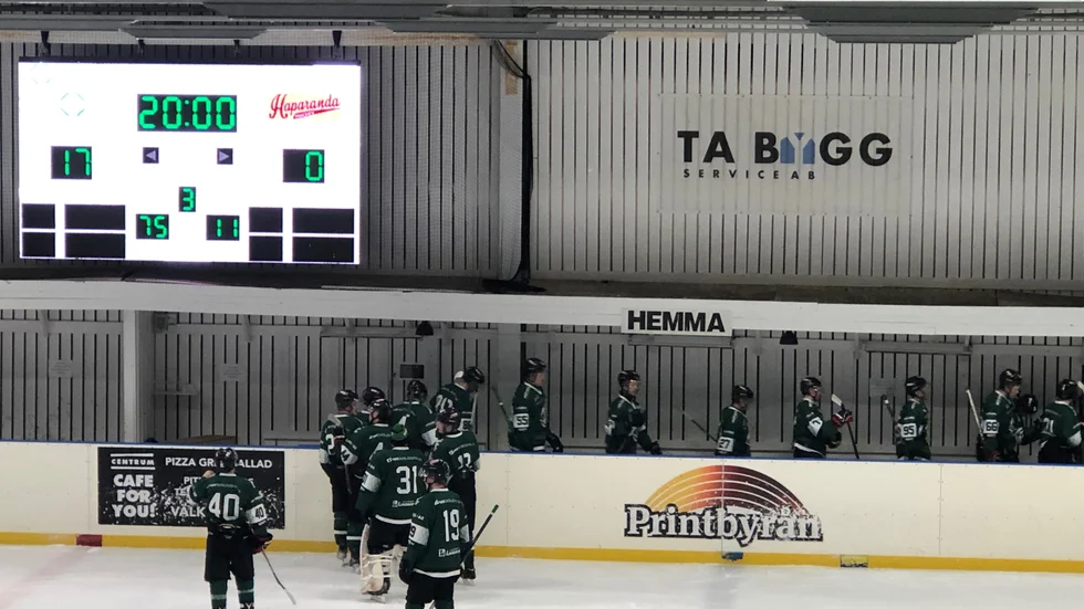 Rosvik åker in i Alltvåan med 17-0 i ryggen mot Haparanda i en match där skottstatistiken skrevs till förkrossande 75-11. Ledningspucken låg i motståndarkassen redan efter 37 sekunder.