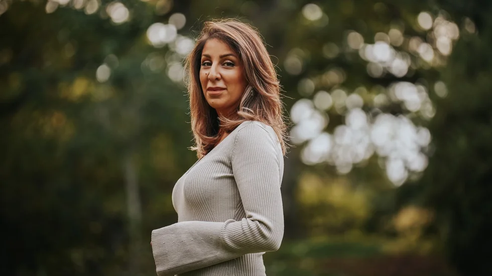 "Är det ens någon som håller sina löften?", undrar Neda Ameli, journalist och grundare av Facebookgruppen Uppsala Gäris, som trots funderingen vill överraska Sverige under det kommande året.