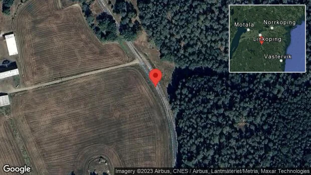 Träd över vägen påverkar trafiken