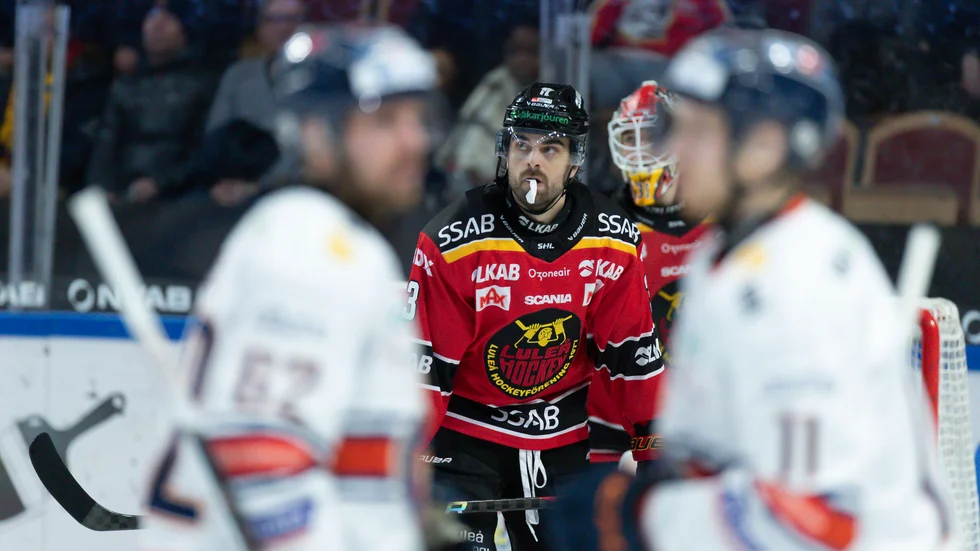 Frederic Allard med tandskyddet på svaj.