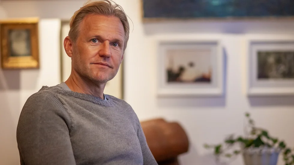 Adam Berg från Eskilstuna debuterade 2022 som långfilmsregissör med "Svart Krabba".