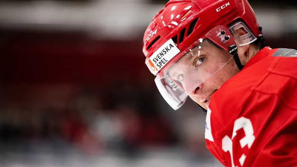 Efter att ha brutit kontraktet med Brödernas/Väsby kan det bli spel för Tobias Liljendahl i Almtuna igen.