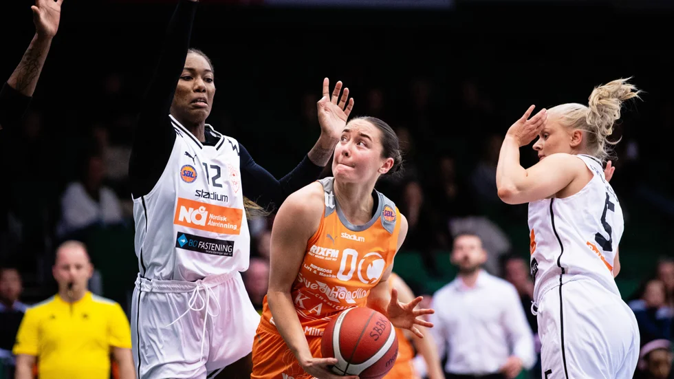Rakel Gyberg i ligapremiären mot Högsbo i Södertälje.