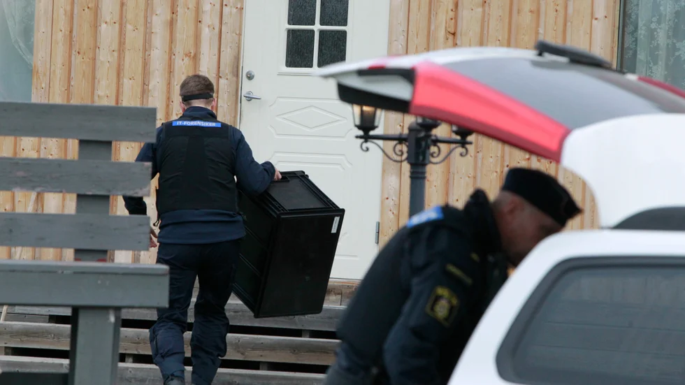 Tidigt på fredagen slog insatsstyrkan till mot föräldrarnas bostad. (Arkivbild)