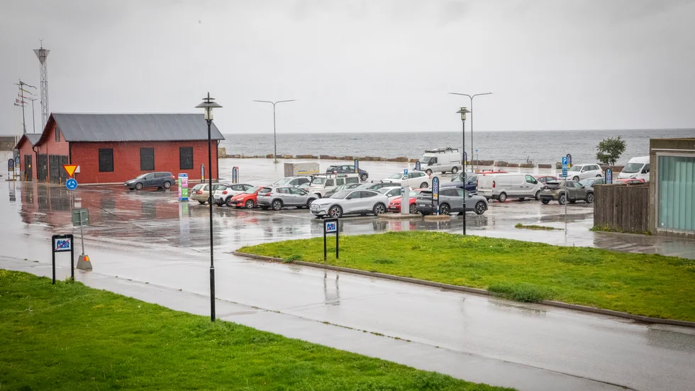Det är här på parkeringen intill Kallis som Containerparken Visby är tänkt att stå under några veckor de kommande somrarna. Nu har dock länsstyrelsen valt att upphäva miljö- och byggnämndens beslut att ge tidsbegränsat bygglov. Myndigheten menar bland annat att regionens politiker hänvisat till fel lagar i sitt beslut. 