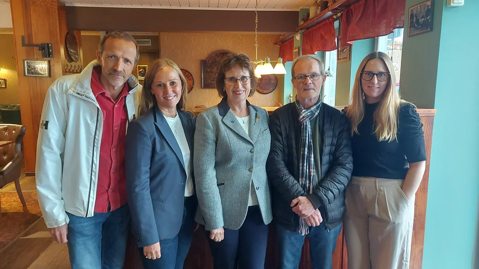 Från vänster: Claes Sandvig, regionansvarig för Visita Södra, Stina Porsgaard ordförande Visita Södra, riksdagsledamot Gudrun Brunegård (Kristdemokraterna), Kent Nilsson, ägare Figeholms bryggeri samt Jenny Svensson Sahlin, VD Hotell Hulingen.

