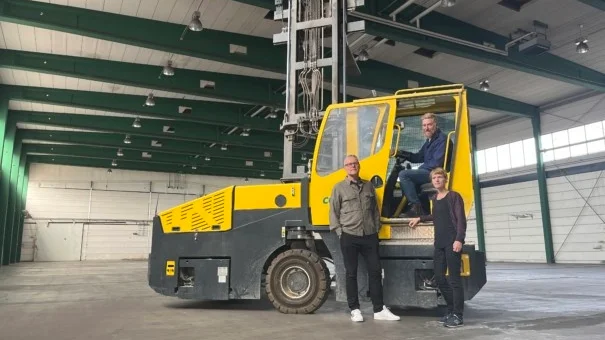 Tanken är att en handfull personer ska jobba i husfabriken, som kommer att startas på gamla Hultsfreds-Husområdet. På bilden syns Martin Johansson, Fredrik Fagerberg och Moa Paulin som alla jobbar på ETC Bygg.
