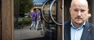 "Vi är i behov av personal som inte lärt sig svenska än"