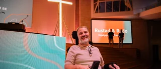 Efter svåra olyckan – Livets Ord-pastorn tillbaka på scen