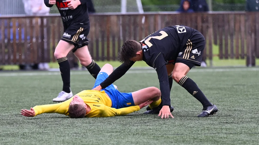 Det blev en tuff eftermiddag för Rönnskär Railcare som föll med stora siffror mot Skellefteå FF i DM.