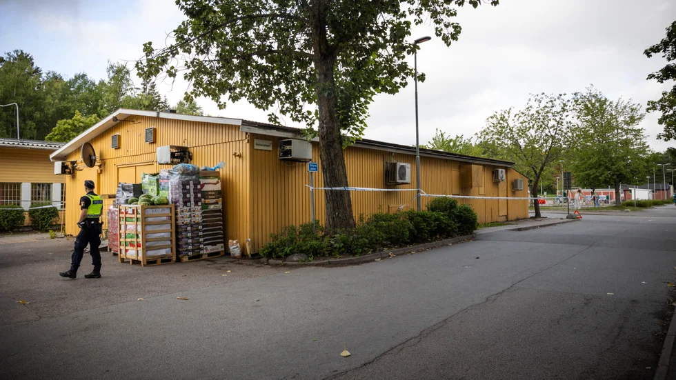 Polisen har inte gått ut med några uppgifter om vem eller vad som varit målet för skjutningen.