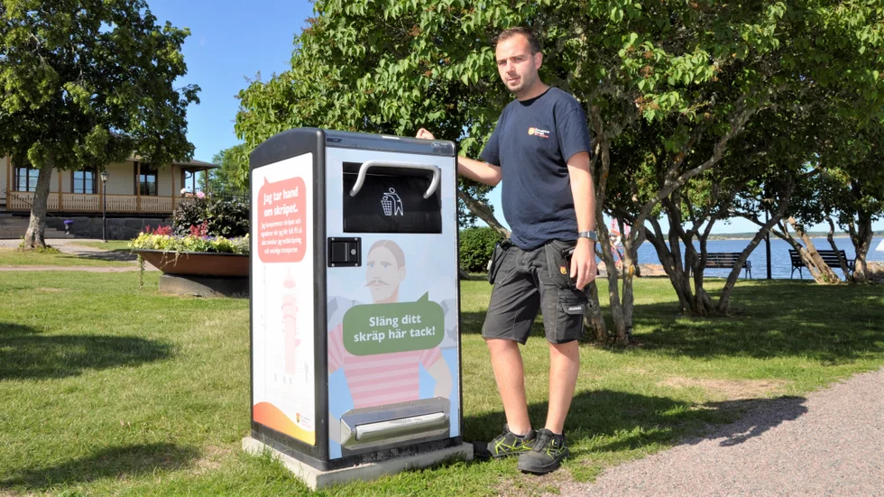 De interaktiva soptunnorna skickar meddelanden till kommunen när de är fulla. På så vis vet de när det är dags att tömma dem.