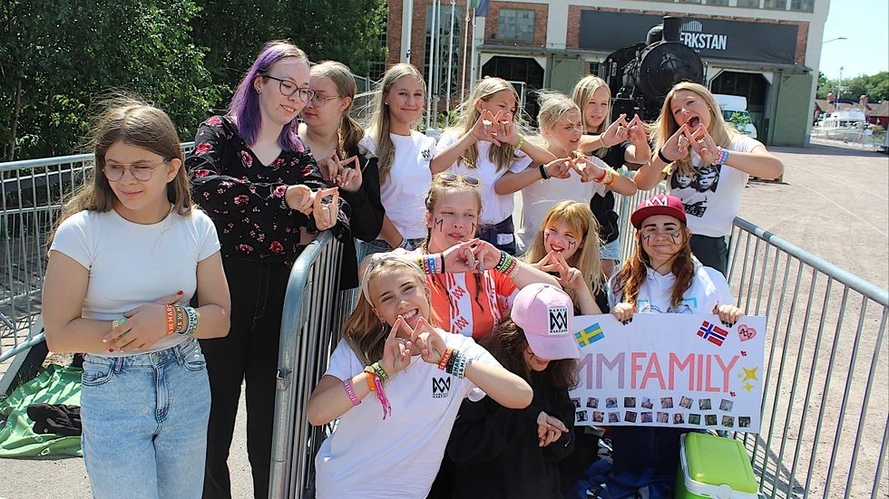"Marcus och Martinus är bara bäst". Det tycker ett gäng tjejer från olika delar av landet som redan klockan åtta i morse började köa inför kvällens konsert i Lokverkstan med supertvillingarna från Norge.