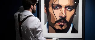 Depp säljer mörkt självporträtt