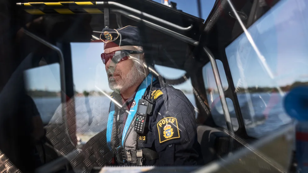 "Man kan säga att allmänhetens kunskaper på sjön varierar, mycket har blivit bättre men många problem kvarstår", säger sjöpolisen Hans Meldgaard.