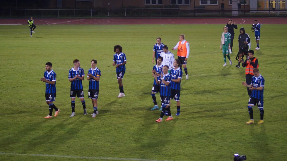 Sirius jublar efter 6-0-segern mot Österåker.