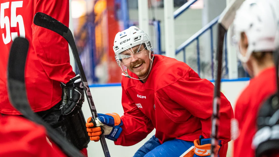 Sebastian Aho var ett nytt ansikte när NHL-proffsen visade upp sig i Piteå för andra året i rad. "Det känns roligt att vara här", säger han när Sporten träffar honom i LF Arena. 