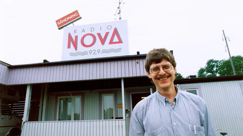 
Claes Nydahl utanför Radio Novas lokaler i Vagnhärad den 5 augusti 1991.