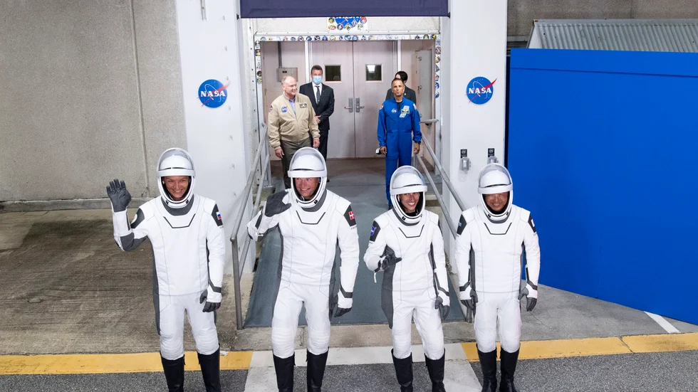 Konstantin Borisov, Andreas Mogensen, Jasmin Moghbeli och Satoshi Furukawa före lördagens uppskjutning från Cape Canaveral i Florida i USA.