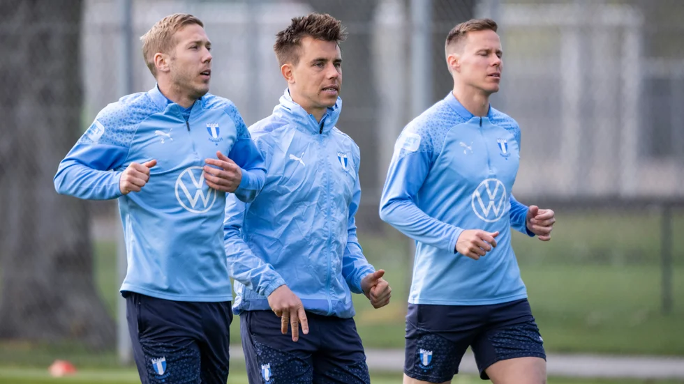 Anton Tinnerholm (längst till vänster) tillsammans med Jonas Knudsen (mitten) och Niklas Moisander (till höger). Arkivbild.