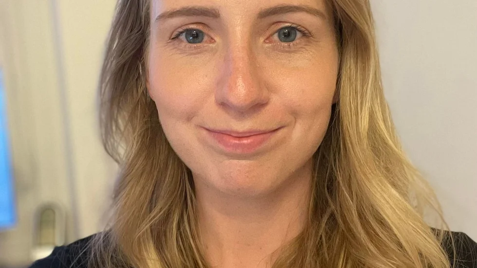 Matilda Lönnqvist blev arg när hon för tredje gången fick besök av en okänd katt hemma i sängen.