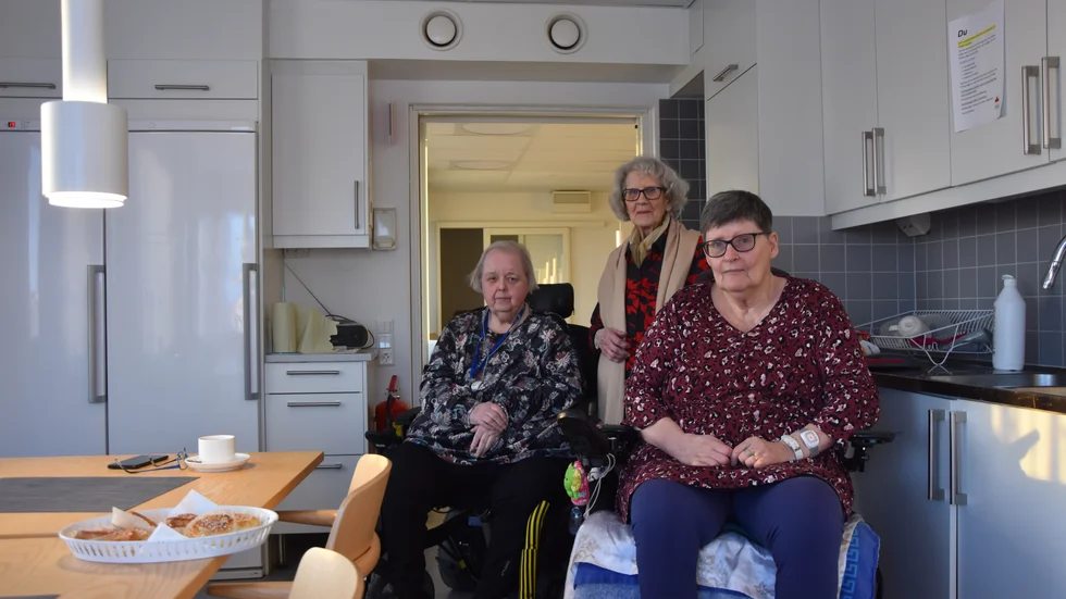 Annika Öhman, Lilian Forsman och Kerstin Smedberg har inte fått någon information om hotellplanerna intill Åcenter. Framför allt är det trafiksituationen som oroar dem.