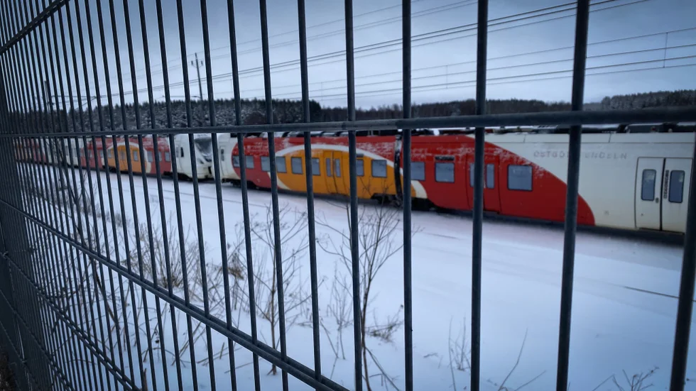 Resenärerna blev fast på tåget i totalt fem timmar. Många ombord är starkt kritiska till hur lite information de fick under tiden de satt fast. 