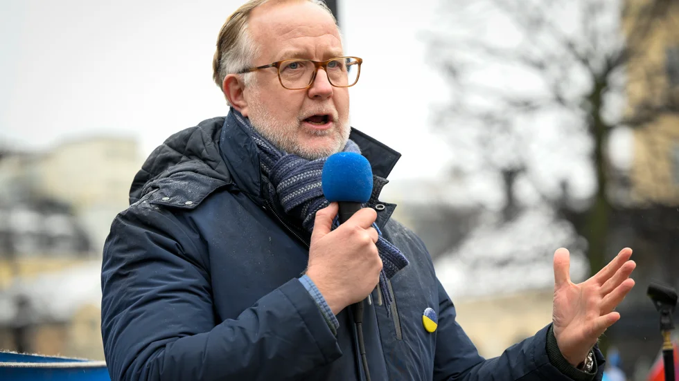 SPEKULERAR. Liberalernas partiledare Johan Pehrsson vill finansiera upprustningen med lånade pengar.