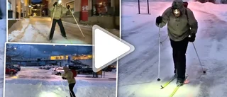 Dagen efter ovädret – här tar han skidorna till jobbet