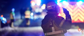 Tre till sjukhus efter brand i flerfamiljshus