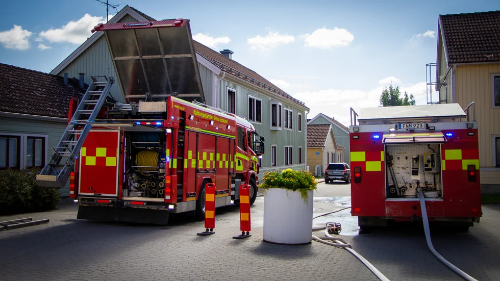 Flera enheter från räddningstjänsten kallades till platsen.