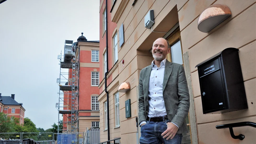 På måndagen var det officiell invigning av Skrapans nya lokaler på Polacksbacken. "De här lokalerna matchar skolan – här blir vi kvar för alltid!" säger rektor Stefan Nyhem.