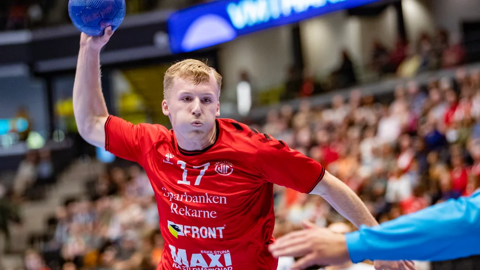Sjumålsskytten Kasper Larsson och hans Guif lyckades inte säkra kontraktet i Handbollsligan. (arkivbild)